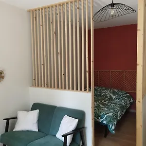 Climatise Et Spacieux Situe Pres Des Parcs Vichy